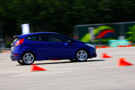 2013款福特嘉年华ST场地试驾实拍