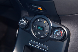 2013款福特嘉年华ST场地试驾实拍