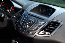 2013款福特嘉年华ST场地试驾实拍