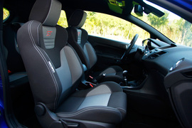 2013款福特嘉年华ST场地试驾实拍