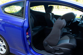 2013款福特嘉年华ST场地试驾实拍