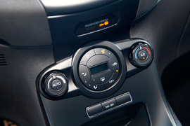 2013款福特嘉年华ST场地试驾实拍