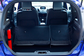 2013款福特嘉年华ST场地试驾实拍