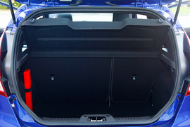 2013款福特嘉年华ST场地试驾实拍