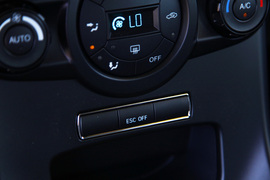 2013款福特嘉年华ST场地试驾实拍