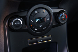 2013款福特嘉年华ST场地试驾实拍