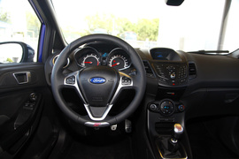 2013款福特嘉年华ST场地试驾实拍