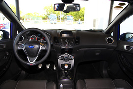 2013款福特嘉年华ST场地试驾实拍