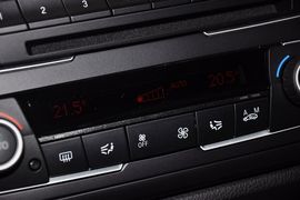 2013款宝马320i