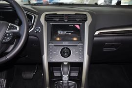 2013款福特新蒙迪欧GTDi240至尊型