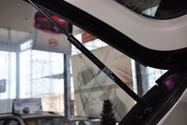 2013款比亚迪M6