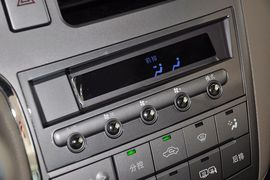 2013款比亚迪M6