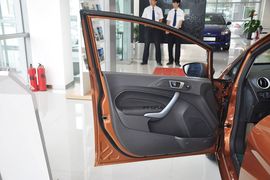2013款福特嘉年华两厢1.5L自动品尚型