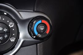 2013款福特嘉年华两厢1.5L自动品尚型