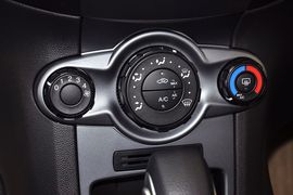 2013款福特嘉年华两厢1.5L自动品尚型