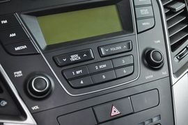 2013款现代全新胜达2.4GL自动前驱舒适型