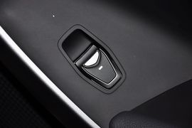 2013款现代全新胜达2.4GL自动四驱舒适型