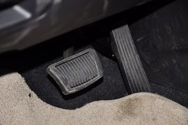 2013款现代全新胜达2.4GL自动四驱舒适型