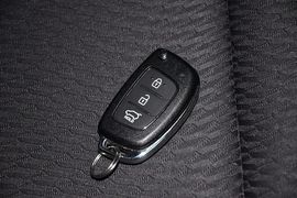 2013款现代全新胜达2.4GL自动四驱舒适型