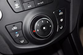 2013款现代全新胜达2.4GL自动四驱舒适型
