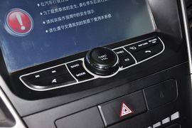 2013款现代全新胜达2.4GL自动四驱舒适型