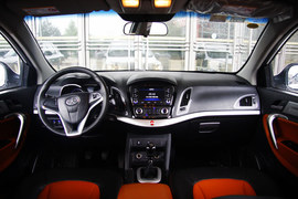 2013款华泰宝利格对比江淮瑞风S5/陆风X5