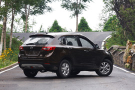 2013款华泰宝利格对比江淮瑞风S5/陆风X5