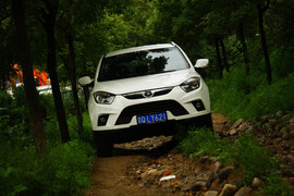 2013款华泰宝利格对比江淮瑞风S5/陆风X5