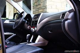 森林人2.5XS深色内饰
