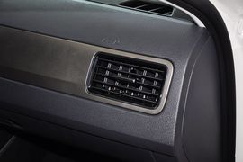 2013款大众全新桑塔纳1.4L手动舒适版