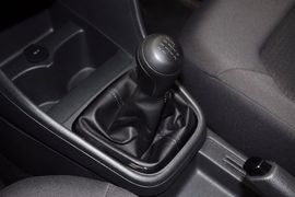 2013款大众全新桑塔纳1.6L手动风尚版