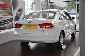 2013款大众全新桑塔纳1.6L手动风尚版