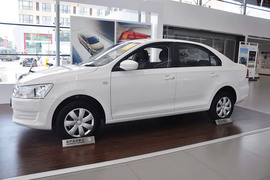 2013款大众全新桑塔纳1.6L手动风尚版