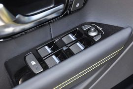 2013款路虎揽胜极光2.0T熠动限量版