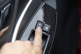 2012款众泰Z300对比海马M3文章配图