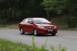 2012款众泰Z300对比海马M3文章配图