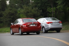 2012款众泰Z300对比海马M3文章配图
