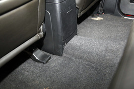 2013款郑州日产帕拉丁2.4L四驱纪念版豪华型试驾