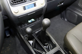 2013款郑州日产帕拉丁2.4L四驱纪念版豪华型试驾