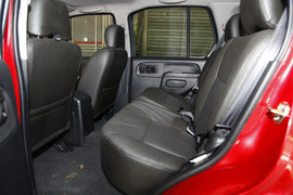 2013款郑州日产帕拉丁2.4L四驱纪念版豪华型试驾