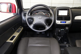 2013款郑州日产帕拉丁2.4L四驱纪念版豪华型试驾