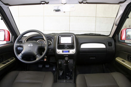 2013款郑州日产帕拉丁2.4L四驱纪念版豪华型试驾