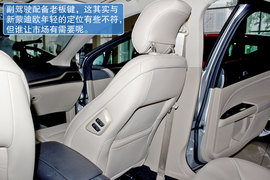 各种基本条件达到神车级别　实拍新蒙迪欧　