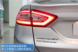 各种基本条件达到神车级别　实拍新蒙迪欧　