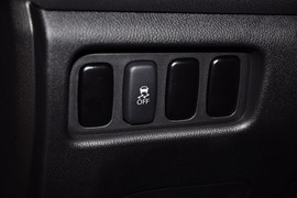 2013款广汽三菱新劲炫2.0L自动四驱旗舰版