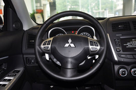 2013款广汽三菱新劲炫2.0L自动四驱旗舰版