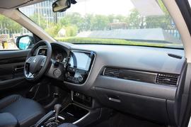 2017款三菱欧蓝德2.0L