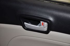 2012款长安悦翔V3