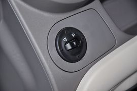 2010款雪佛兰赛欧两厢1.2L手动理想版