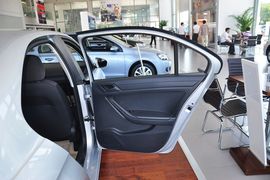 2013款大众捷达1.6L手动时尚型